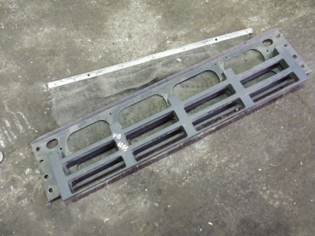 Подножка решетки радиатора верхняя б/у для Volvo (Вольво)