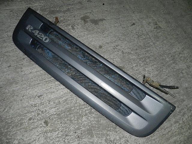 Решетка радиатора нижняя (ступень) б/у 1536807
 для Scania (Скания)