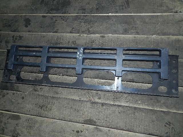 Подножка решетки радиатора верхняя б/у для Volvo (Вольво) FH