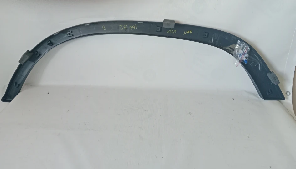 Накладка крыла кабины прав. нов. 84096590 для Volvo (Вольво) TANGDE - 1