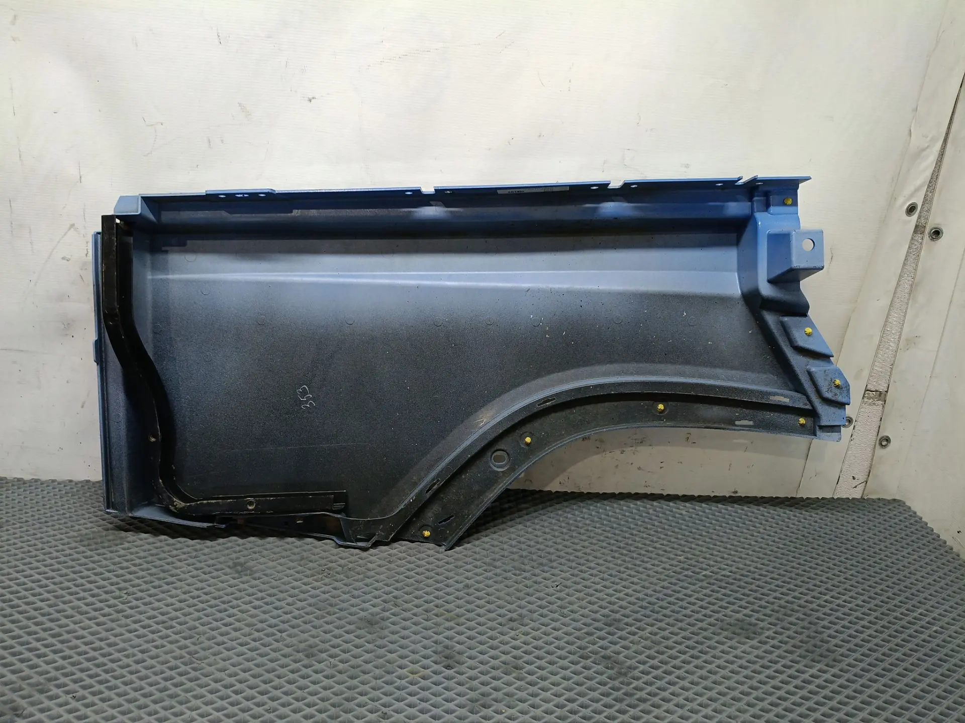 Продолжение корпуса ступеней левое б/у 21413755 / 82166367 / 84233575 для Volvo (Вольво) - 1