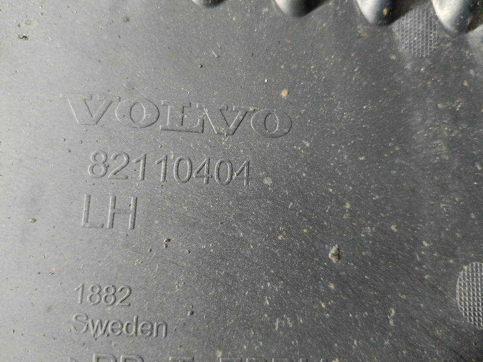 Крыло подкабинное (защита) левое б/у 82110404 для Volvo (Вольво) - 2