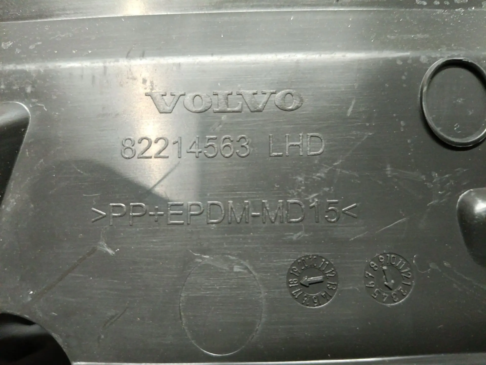 Накладка на торпедо нижняя б/у 82214563 для Volvo (Вольво) - 2
