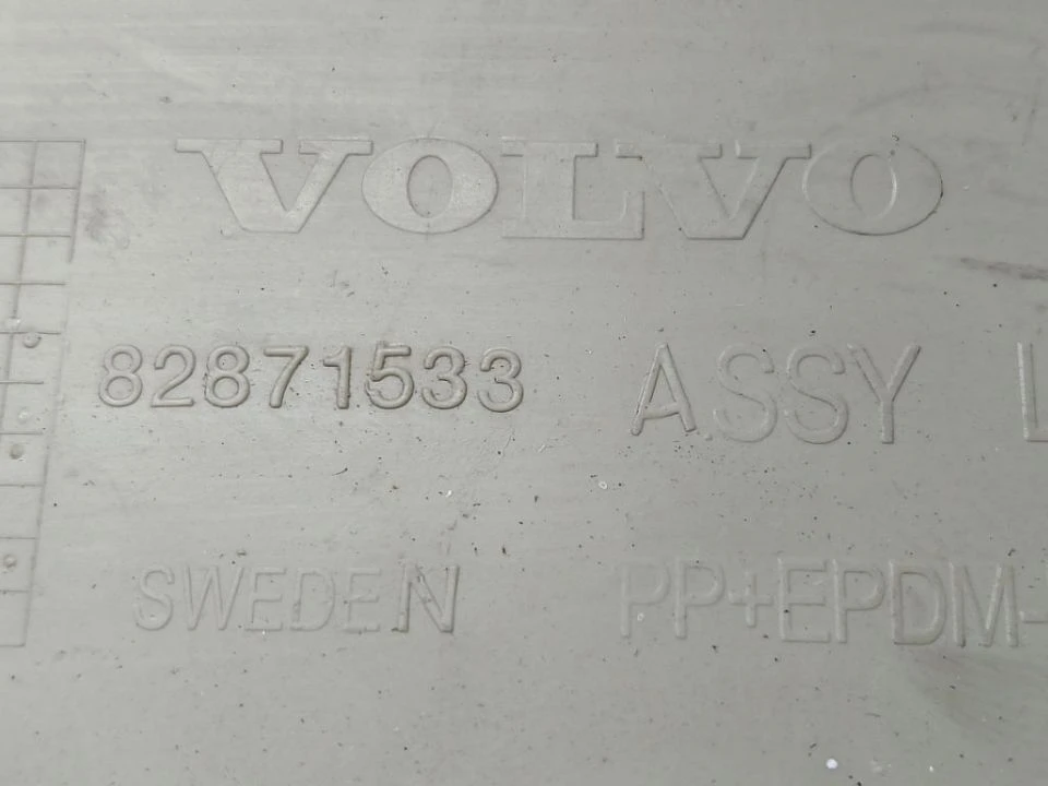 Накладка на заднюю стойку левая  б/у 82871533 для Volvo (Вольво) - 2