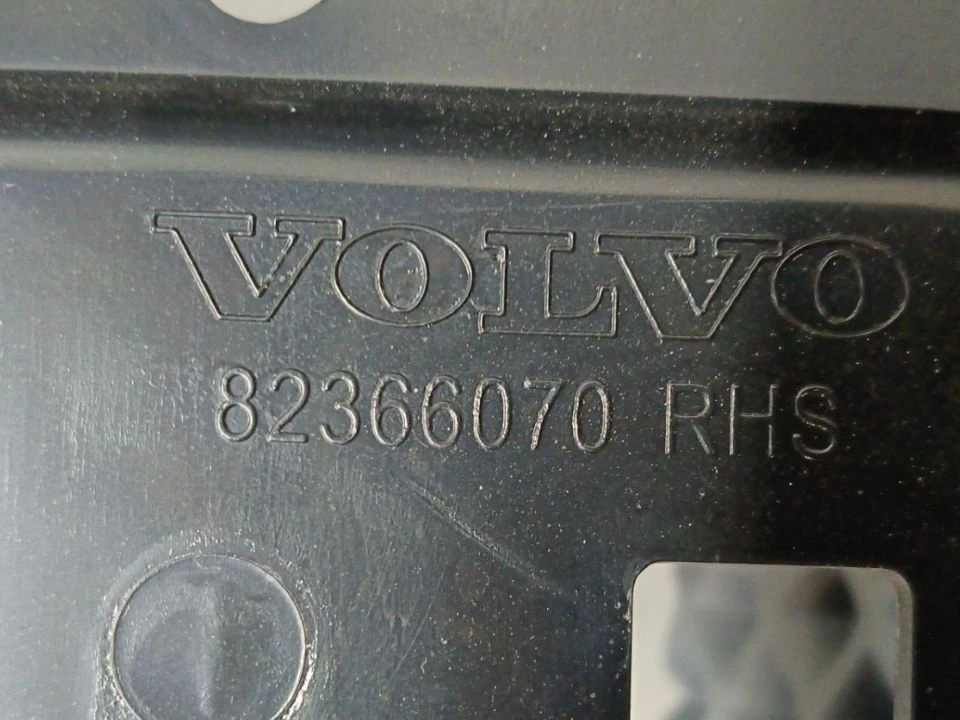 Кронштейн динамика правый б/у 82366070 для Volvo (Вольво) - 2