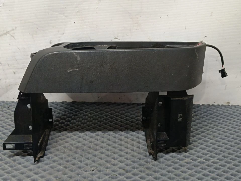 Бардачок с подстаканником б/у 82213703 для Volvo (Вольво) - 2