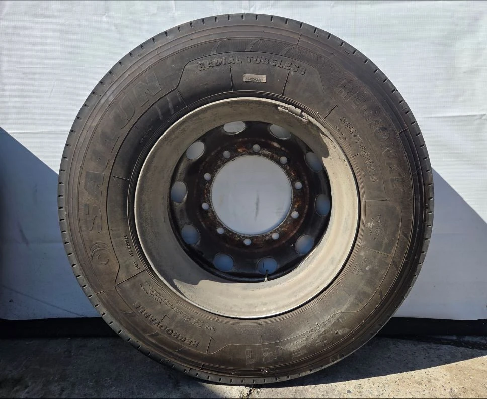 Шина 315/70  R22,5 (рулевая) б/у - 1
