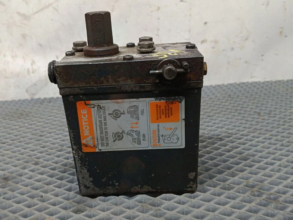 Насос подъема кабины б/у 22841213 / 22841207 для Volvo (Вольво) - 2
