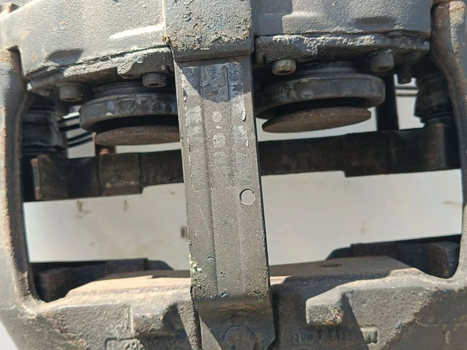 Суппорт тормозной передний правый  б/у 21487605 / 68324882 для Volvo (Вольво) - 1