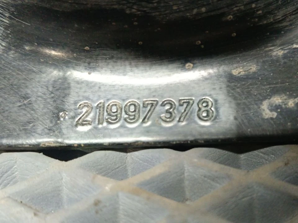 Подушка двигателя (ДВС) передняя б/у 21997378 для Volvo (Вольво) - 1