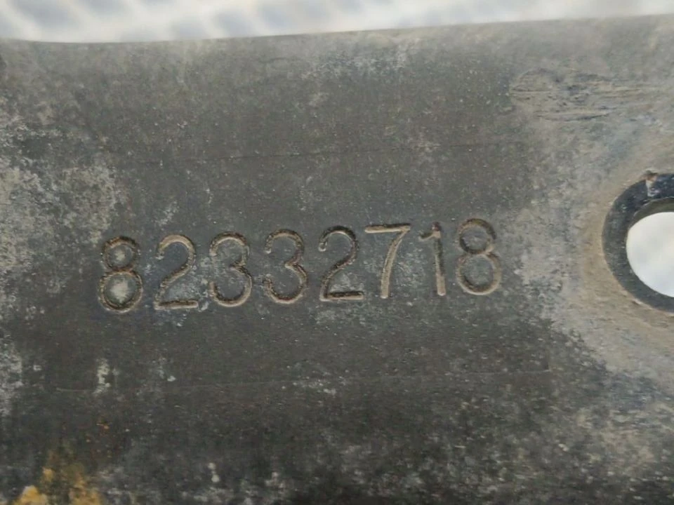 Кронштейн спойлера кабины б/у 82332718 для Volvo (Вольво) - 2