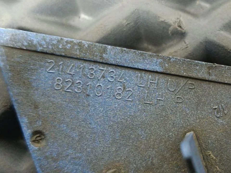 Заглушка левого обтекателя б/у 21413734 / 82310182 для Volvo (Вольво) - 2