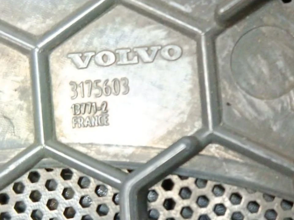 Декоративная накладка динамика (сетка) б/у 3175603 / 3175262 / 20382694 для Volvo (Вольво) - 2