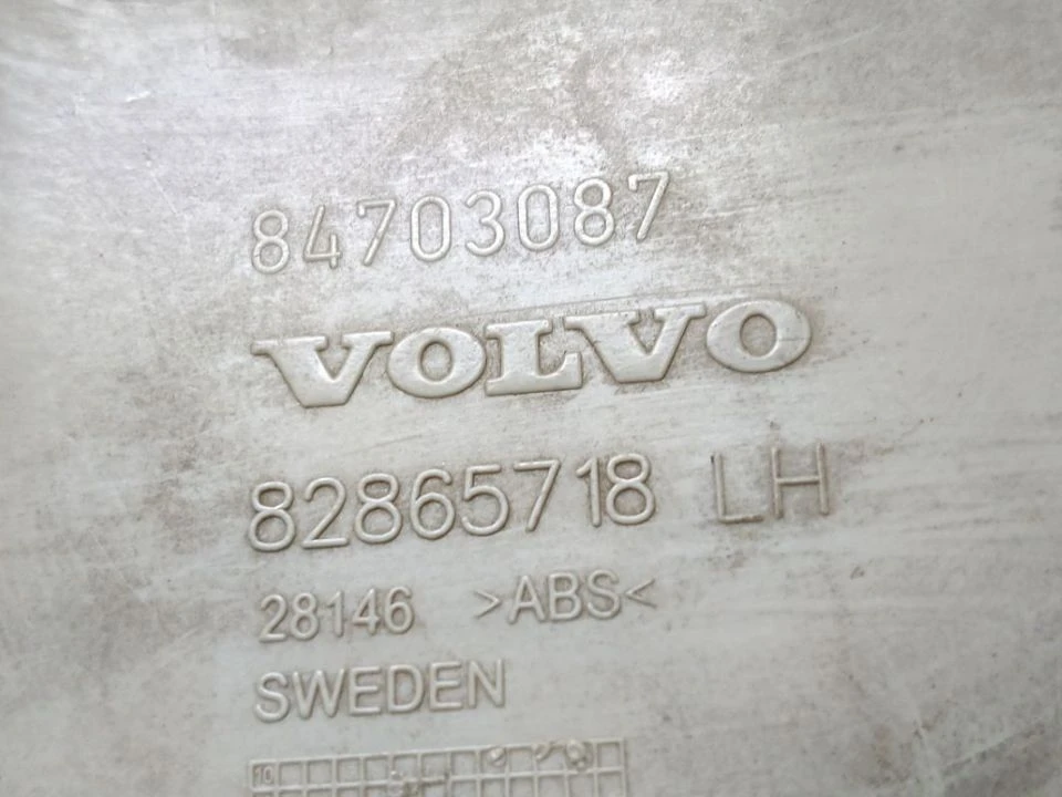 Салонная пластиковая крышка ( заглушка ) левая б/у 82865718 для Volvo (Вольво) - 2