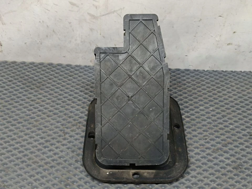 Кожух рычага КПП  б/у 8049700062 / 20491486 для Volvo (Вольво) - 2