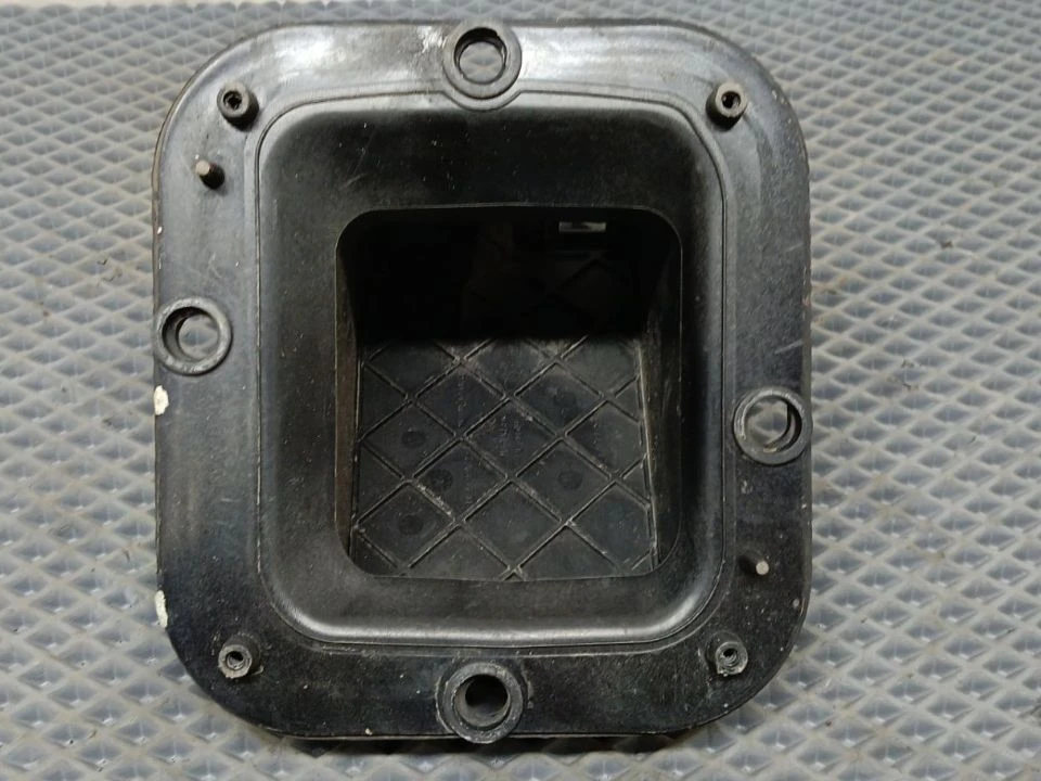 Кожух рычага КПП  б/у 8049700062 / 20491486 для Volvo (Вольво) - 3