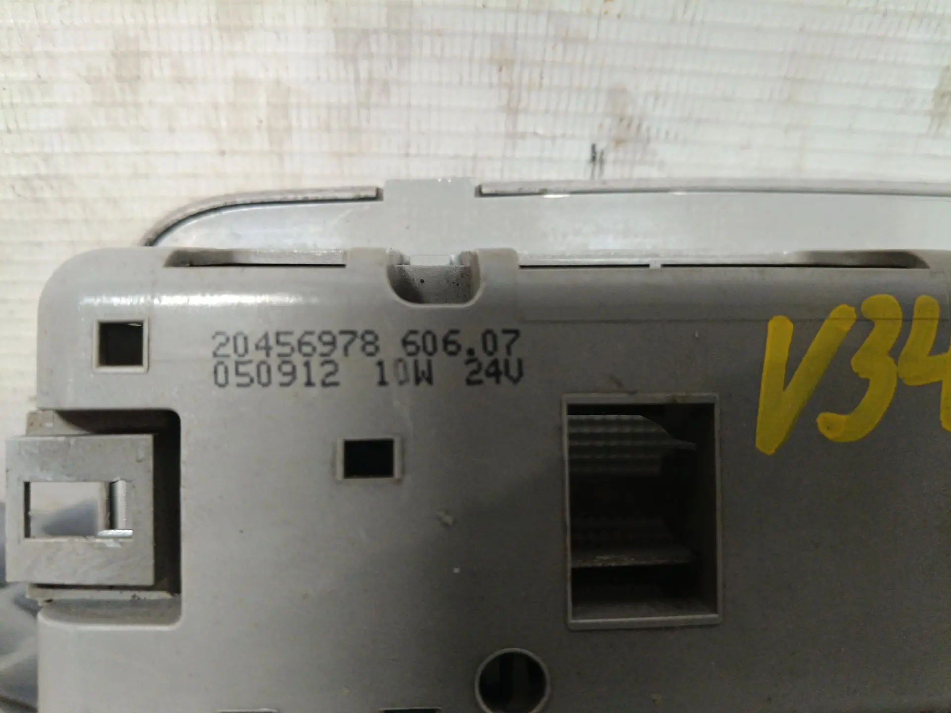 Плафон салона б/у 20456978 для Volvo (Вольво) - 2