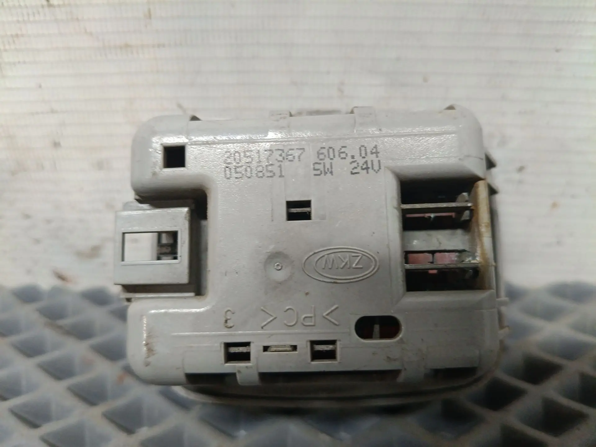 Плафон салона б/у 20456985 / 20517367 для Volvo (Вольво) - 2