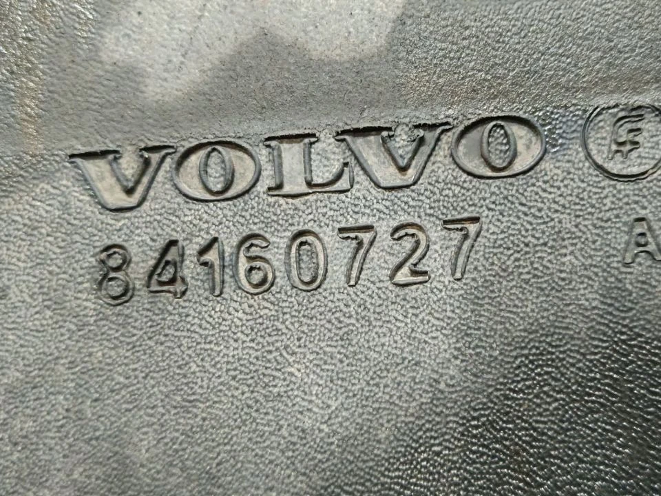 Брызговик передний ( шумоизоляция крыла ) б/у 84160727 для Volvo (Вольво) - 2