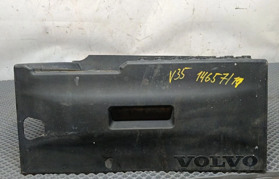 Крышка АКБ  б/у 22065621 / 22078106 / 22078082 / 22078125 для Volvo (Вольво) - 2