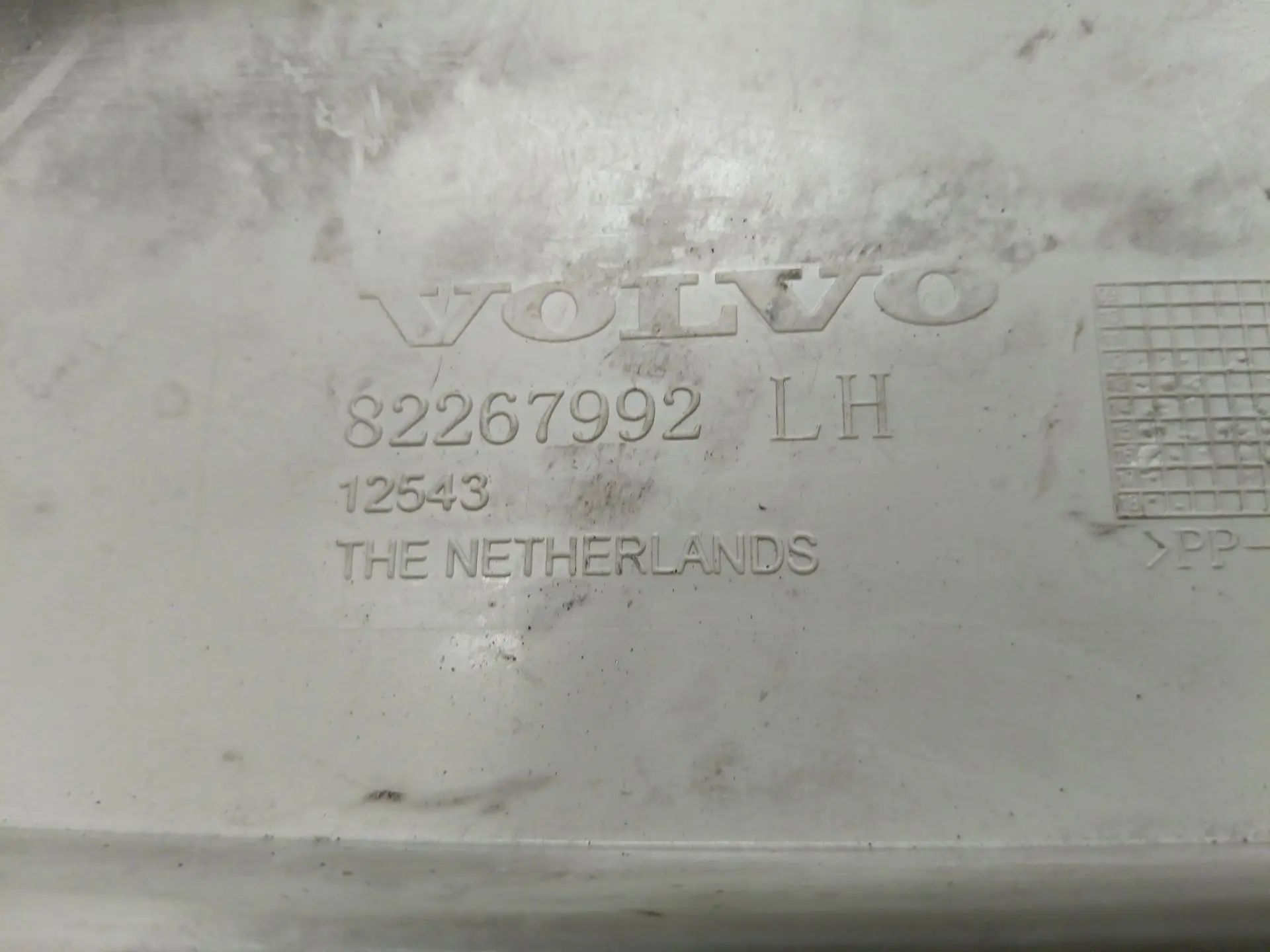 Накладка консоли левая б/у 82267992 для Volvo (Вольво) - 3