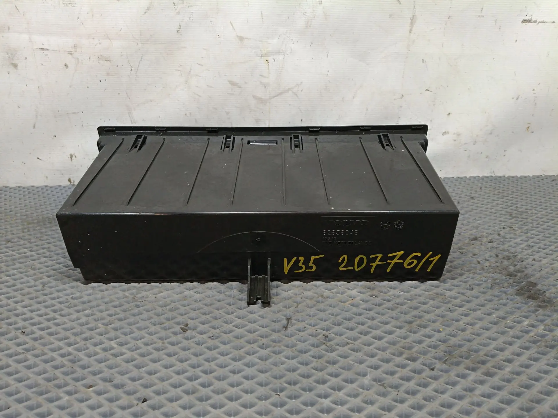 Вещевой ящик верхней консоли ( Бардачок ) б/у 82858048 для Volvo (Вольво) - 2