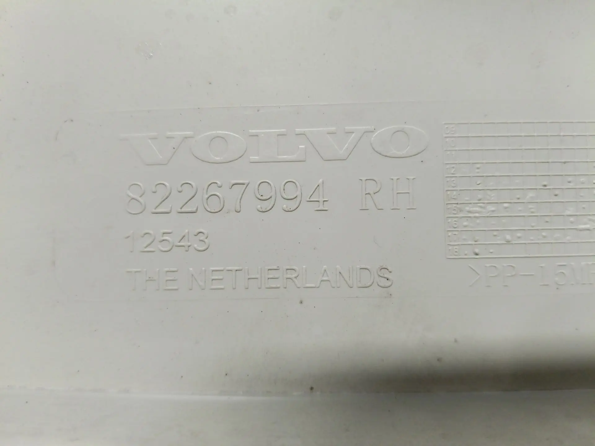 Накладка консоли правая б/у 82267994 для Volvo (Вольво) - 3