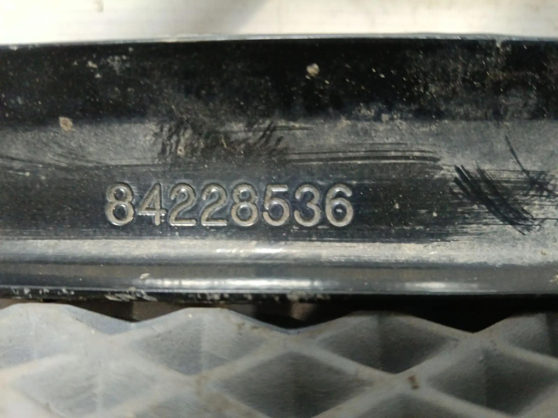 Кронштейн крыла переднего б/у 84228536 для Volvo (Вольво) - 2