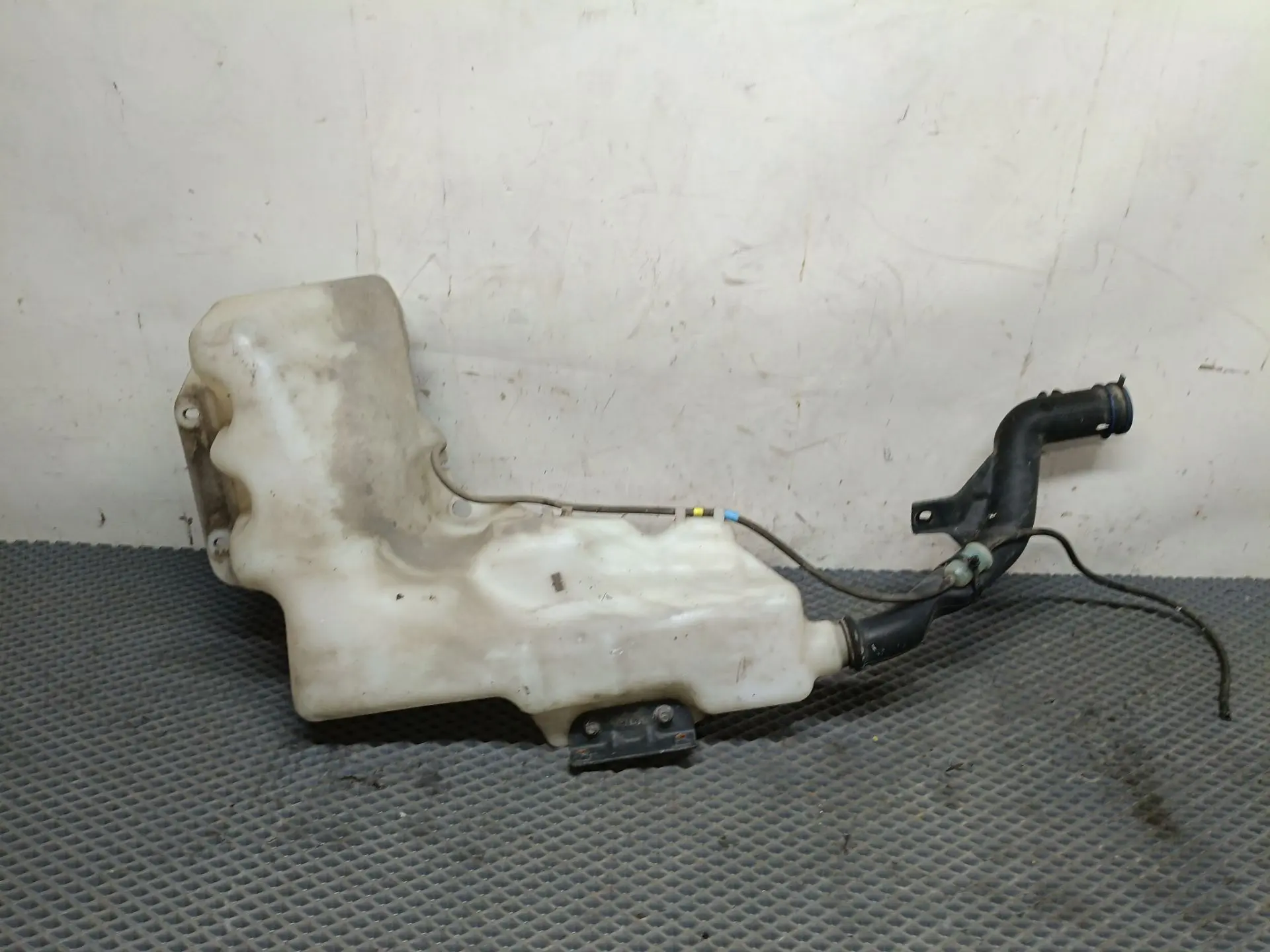 Бачок омывателя  б/у 84092257 / 84092259 для Volvo (Вольво) - 2