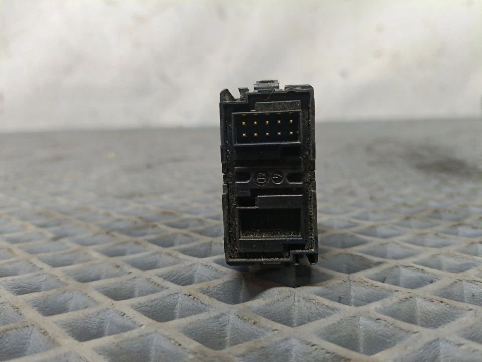 Клавиша б/у 22088608 для Volvo (Вольво) - 1