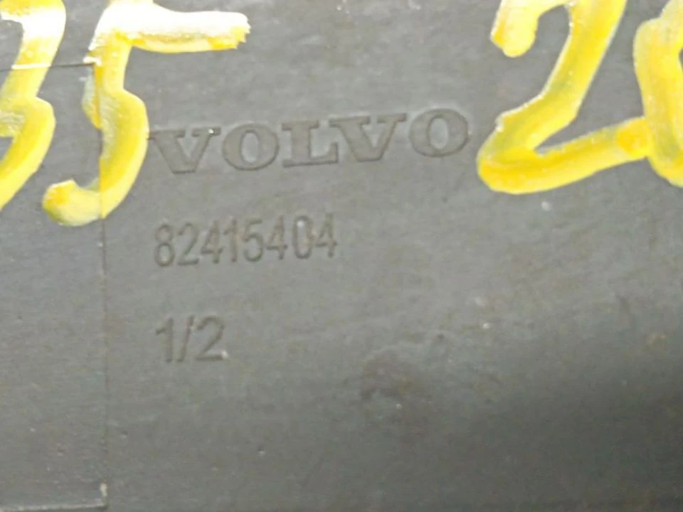 Резиновый коврик отделения для хранения б/у 82415404 для Volvo (Вольво) - 2