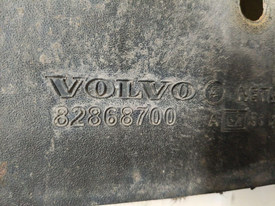 Брызговик передний ( шумоизоляция крыла ) б/у 82868700 для Volvo (Вольво) - 1