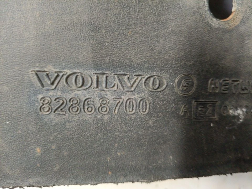Брызговик передний ( шумоизоляция крыла ) б/у 82868700 для Volvo (Вольво) - 1
