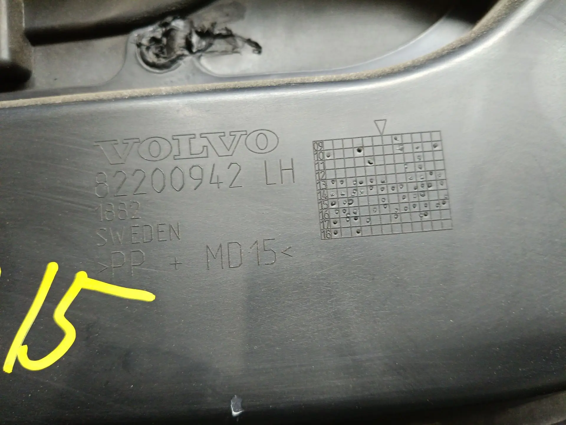 Обшивка двери левая б/у 82909848 / 82909847 / 82200935 / 21925723 для Volvo (Вольво) - 3