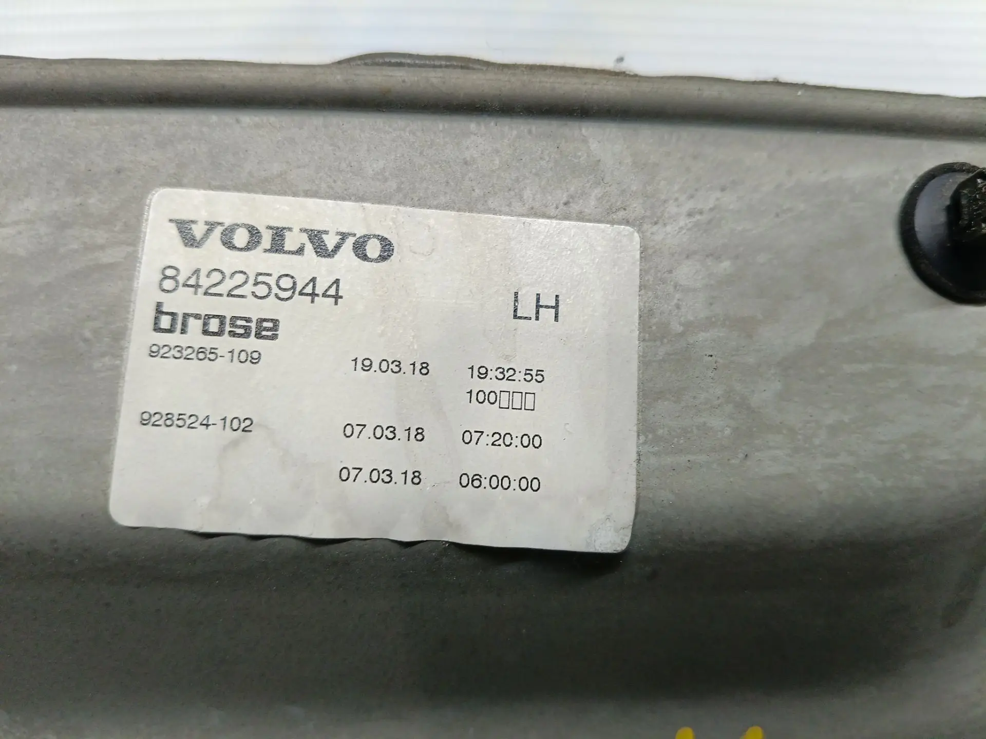 Стеклоподъемник (механизм) левый б/у 84225944 для Volvo (Вольво) - 1